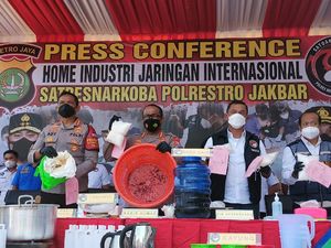 Lolos X-Ray, WN Iran Kirim Bahan Sabu Setengah Jadi dalam Bentuk Gel Lolos X-Ray, WN Iran Kirim Bahan Sabu Setengah Jadi dalam Bentuk Gel