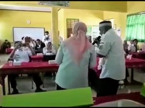 Kadis Dikbud Bondowoso Dangdutan Abaikan Prokes, Kontak Erat Swab Antigen Kadis Dikbud Bondowoso Dangdutan Abaikan Prokes, Kontak Erat Swab Antigen