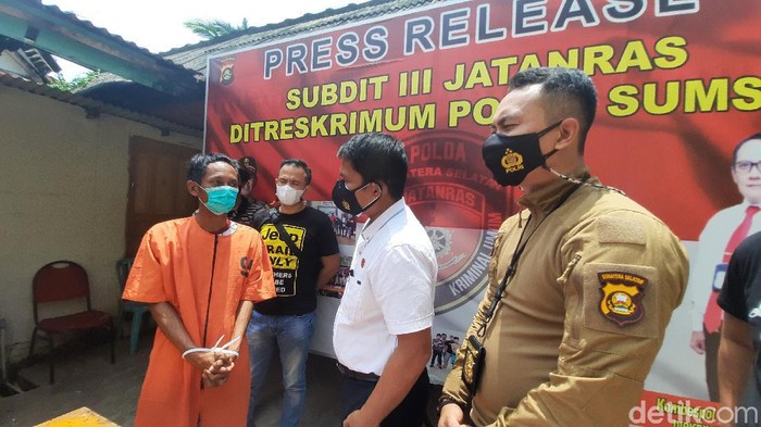 Residivis kasus pembunuhan sadis di Palembang ditangkap setelah beberapa kali melakukan pembegalan. Pelaku kecanduan judi online. (Prima S/detikcom)