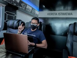 Naik Kereta ke Cirebon, Sandiaga Uno Puji Kereta Istimewa