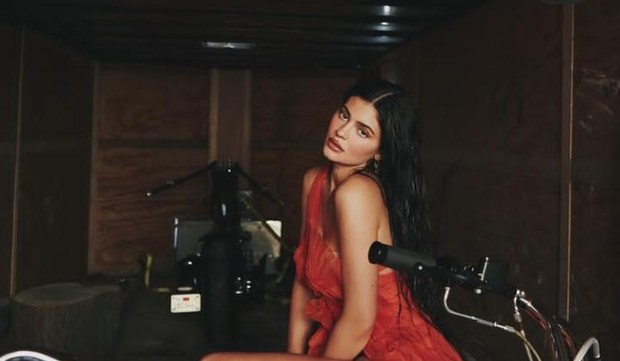 Takut gelas kotor dan debu jadi phobia aneh Kylie Jenner/Foto: instagram.com/kyliejenner