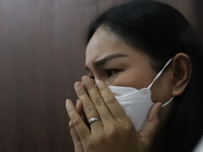 Isak Tangis Kalina Oktarani Dengar Vicky Prasetyo Divonis 4 Bulan Penjara