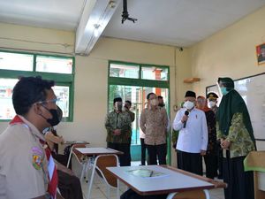 Maruf-Nadiem Tinjau Vaksinasi dan Belajar Tatap Muka di Bogor
