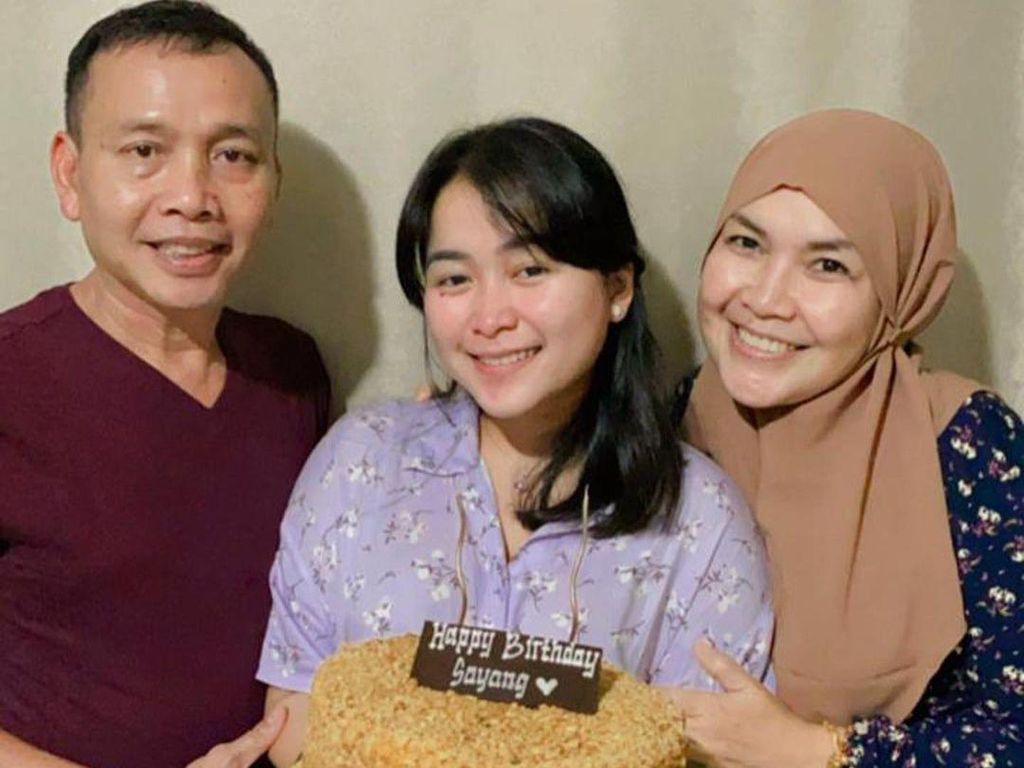 Ayah Rojak Mau Besanan, Siapkan Pengajian Jelang Siraman Adik Ayu Ting Ting Ayah Rojak Mau Besanan, Siapkan Pengajian Jelang Siraman Adik Ayu Ting Ting