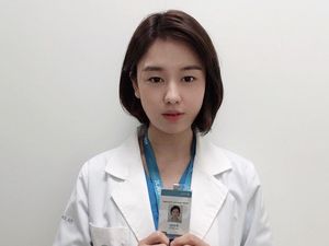 Kocak dan Cantik! 10 Potret Ahn Eun Jin Pemeran Chu Min Ha di Hospital Playlist