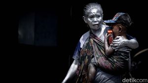 Potret Manusia Silver buat Cari Rezeki yang Kini Dicap Haram
