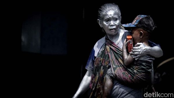 Potret Manusia Silver buat Cari Rezeki yang Kini Dicap Haram
