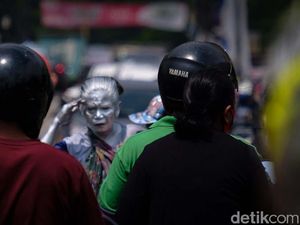 Satpol PP Depok Amankan Manusia Silver hingga Pedagang Kaki Lima Satpol PP Depok Amankan Manusia Silver hingga Pedagang Kaki Lima