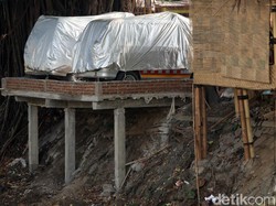 Tempat Parkir di Bantaran Sungai Bandung akan Dibongkar Mandiri