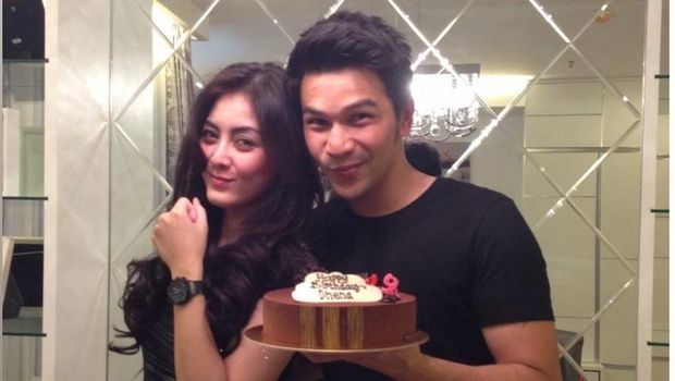 Jonathan Frizzy tak pernah absen rayakan ulang tahun Dhena Devanka