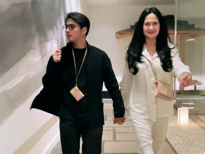 Foto: 8 Gaya Donna Harun Bak ABG di Usia 53, Cocok Jadi Kakak Ricky Harun Foto: 8 Gaya Donna Harun Bak ABG di Usia 53, Cocok Jadi Kakak Ricky Harun