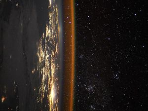 Foto Tepi Bumi Spektakuler Dijepret dari Antariksa Foto Tepi Bumi Spektakuler Dijepret dari Antariksa