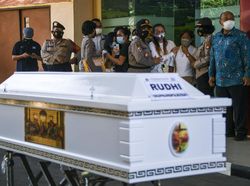 Isak Tangis Iringi Penyerahan Korban Kebakaran Lapas Tangerang ke Keluarga