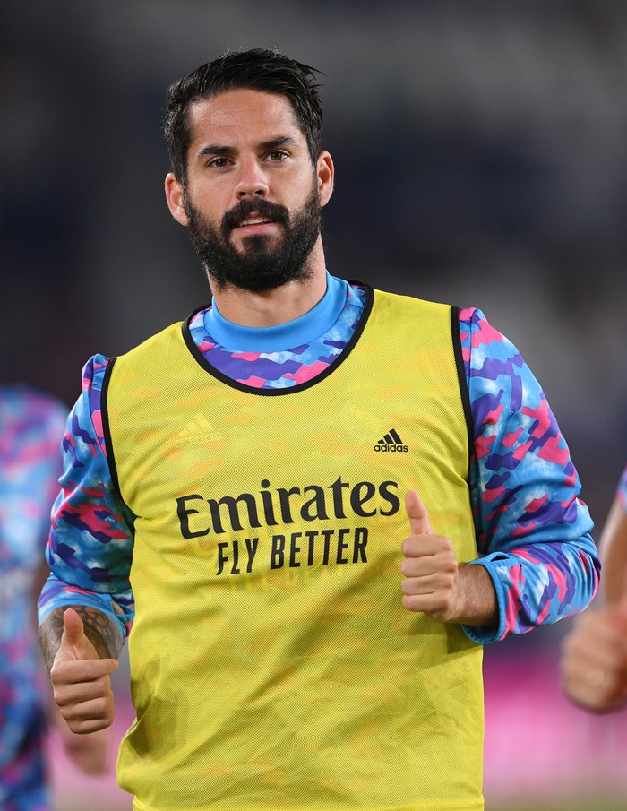 Isco VALENCIA, SPAIN - AUGUST 22: Isco of Real Madrid warms up prior to the LaLiga Santander match between Levante UD and Real Madrid CF at Ciutat de Valencia Stadium on August 22, 2021 in Valencia, Spain . (Photo by Aitor Alcalde/Getty Images)