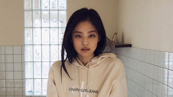 Potret Seksi Jennie BLACKPINK Jadi Model Calvin Klein