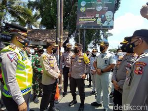 Kakorlantas: Penyekatan di Daerah PPKM Level 3 Jadi Warning Ancaman COVID Kakorlantas: Penyekatan di Daerah PPKM Level 3 Jadi Warning Ancaman COVID