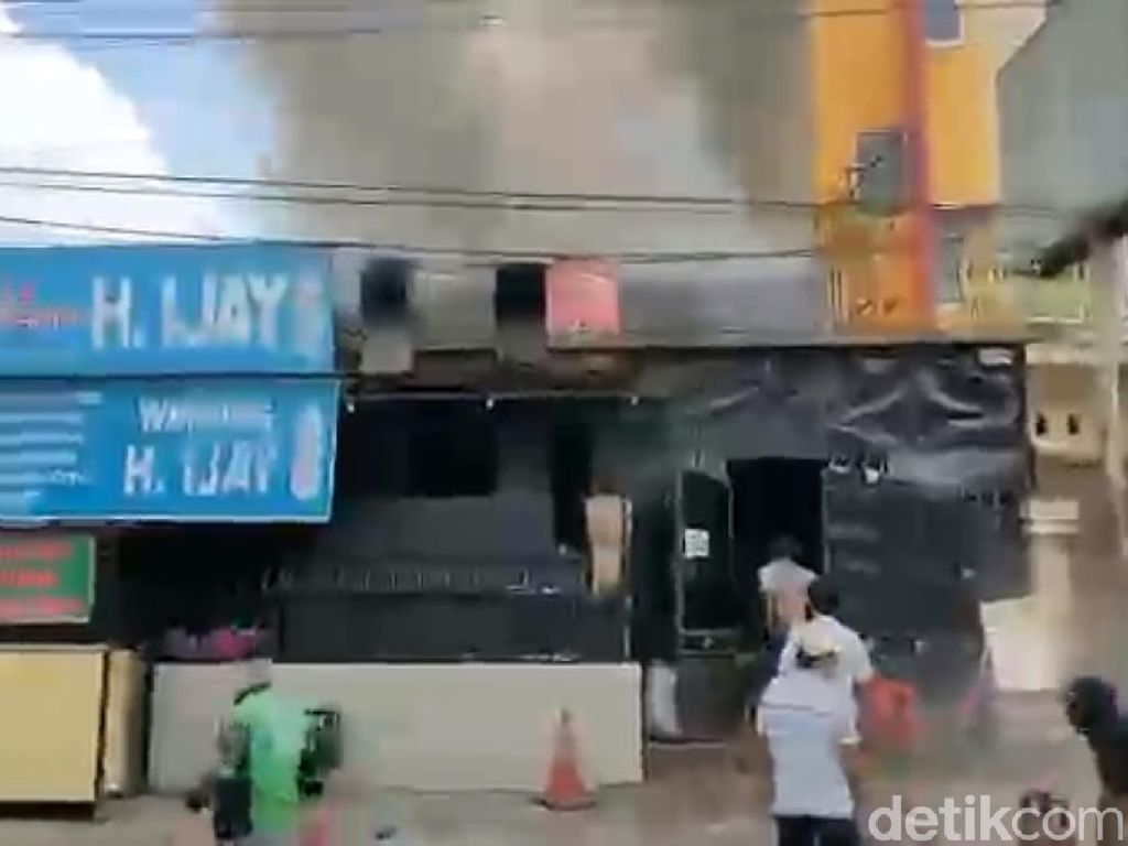 Kebakaran Rumah Makan di Samarinda, 14 Karyawan Alami Luka Bakar