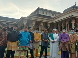 Kelompok Melayu Minta Bobby Revisi Aturan ASN Pakai Baju Adat Tiap Jumat
