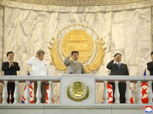 Menyusut Badan Kim Jong-Un Disorot saat Parade Militer Korut