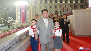 Hadiri Parade Militer Korut, Tubuh Kim Jong-Un Jadi Sorotan