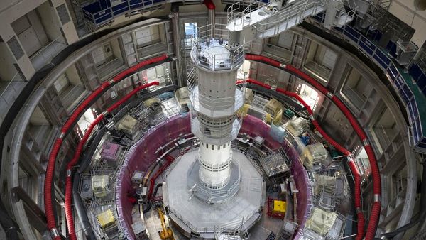 Mengintip Pabrik Matahari Buatan Terbesar Dunia di Prancis