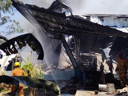 Pabrik Karung di Depok Kebakaran, 7 Unit Damkar Dikerahkan