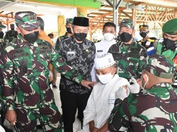 Pangdam Siliwangi: Ponpes Tempat Penting Program Vaksinasi Massal