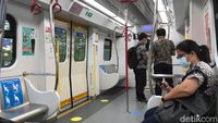 Penampakan LRT Jakarta saat PPKM, Asli Sepi Banget!