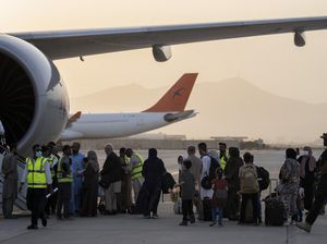 Penerbangan Komersial di Afghanistan Dibuka Kembali Penerbangan Komersial di Afghanistan Dibuka Kembali