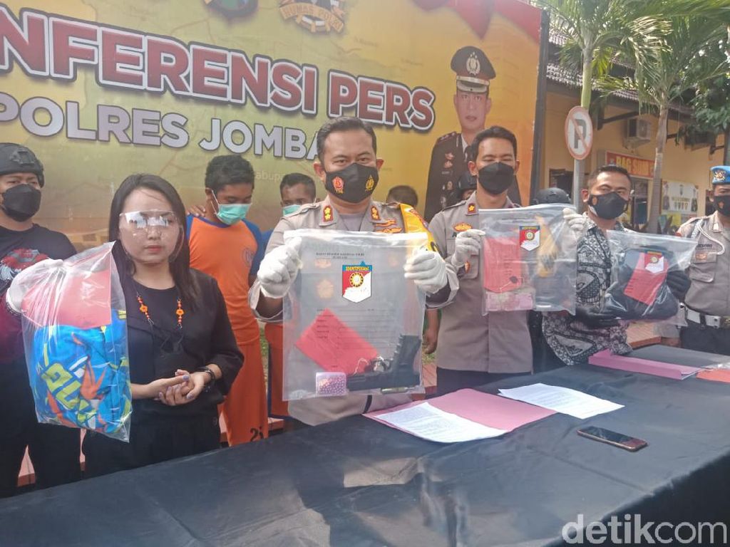 Perampok Minimarket di Jombang Diringkus, 2 Pelaku Ditembak Kaki Perampok Minimarket di Jombang Diringkus, 2 Pelaku Ditembak Kaki