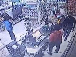 Perampok Bersenjata Air Gun Satroni Minimarket di Jombang, Rp 16 Juta Amblas