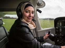 Kisah Maya Ghazal, Wanita Pengungsi Suriah Pertama yang Jadi Pilot Inggris