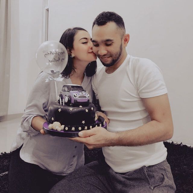 Potret Terbaru Enji Eks Ayu Ting Ting Hidup Bahagia Bersama Keluarga Potret Terbaru Enji Eks Ayu Ting Ting Hidup Bahagia Bersama Keluarga