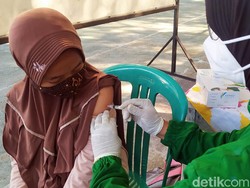 Vaksinasi COVID-19 Kini Jadi Syarat Turun Level PPKM