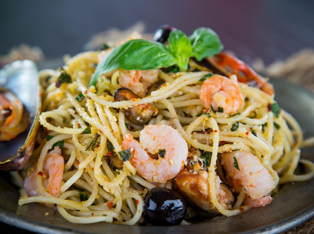 Resep Spaghetti Aglio Olio Seafood yang Gurih Sedap
