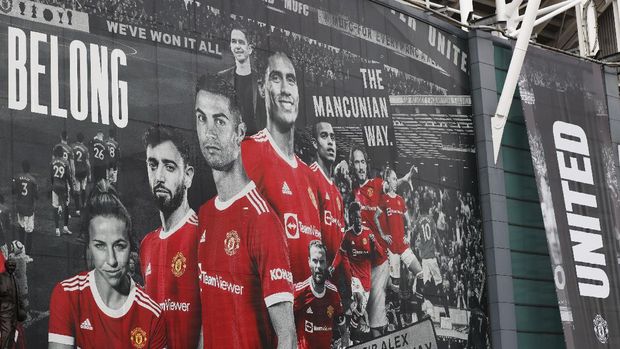 Soccer Football - A picture of Cristiano Ronaldo with teammates is displayed on the outside of Old Trafford - Old Trafford, Manchester, Britain - September 9, 2021 A picture of Cristiano Ronaldo with teammates is seen on the outside of Old Trafford REUTERS/Phil Noble