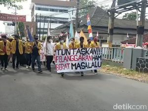 Jelang Pengukuhan Profesor Jaksa Agung, Massa Mahasiswa Unsoed Gelar Demo