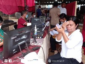 Fenomena Unik Peserta SKD CPNS 2021: Touch Up Wajah-Pinjam Sepatu Satpam Fenomena Unik Peserta SKD CPNS 2021: Touch Up Wajah-Pinjam Sepatu Satpam