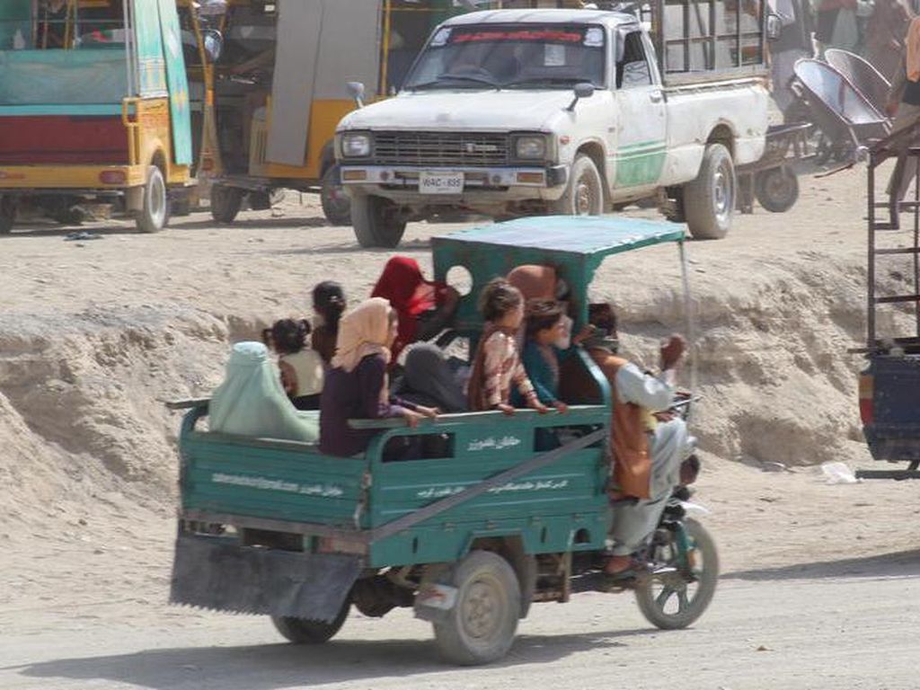 Takut Pernikahan Paksa oleh Taliban, Banyak Keluarga Tinggalkan Afghanistan