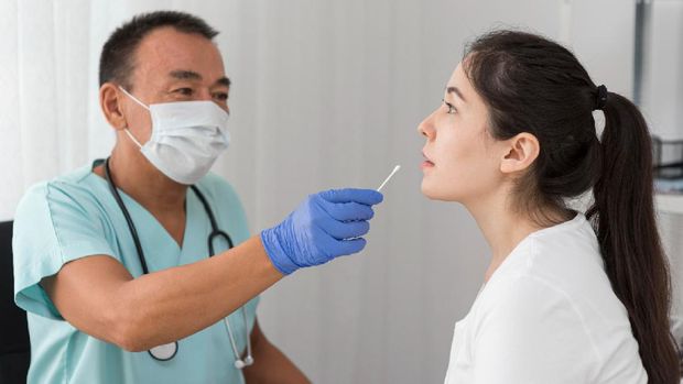 Tanpa perlu dicolok lagi, kini ada tes pcr dengan metode kumur/ Foto: Freepik/ Freepik