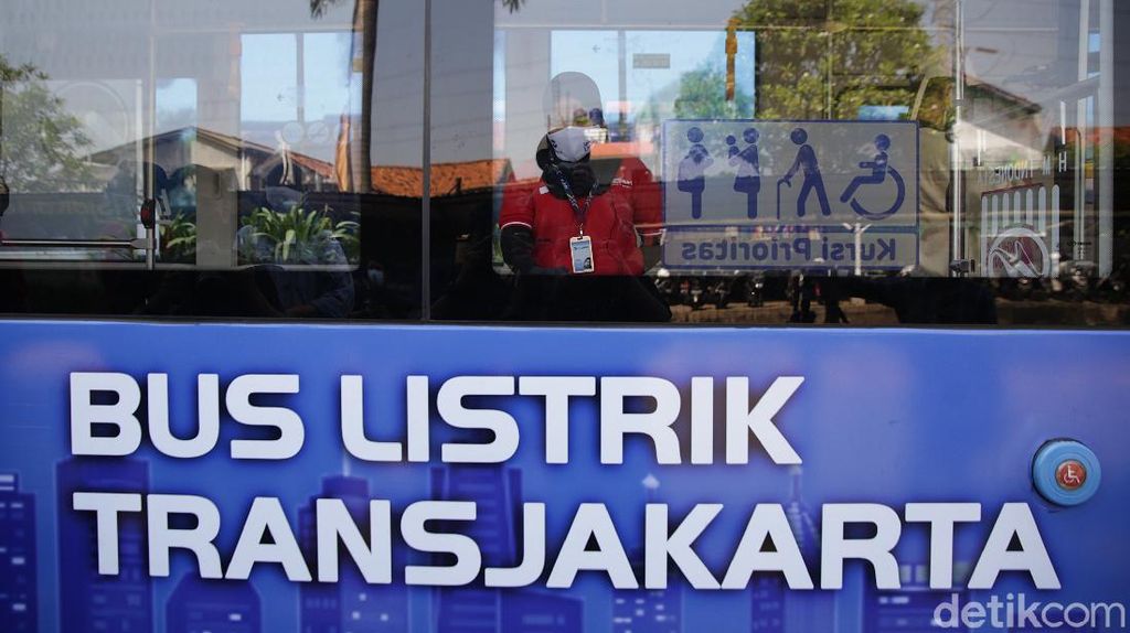 Foto: TransJakarta Uji Coba 1 Bus Listrik