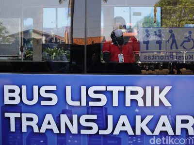 Foto: TransJakarta Uji Coba 1 Bus Listrik