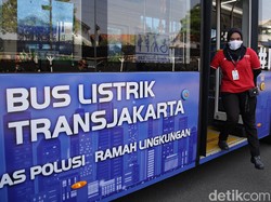 Mendagri Instruksikan ASN Jabodetabek WFO Naik Transportasi Umum