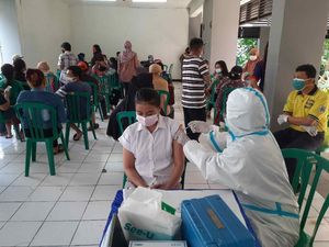 Ini Jadwal dan Lokasi Vaksin Gratis di Surabaya Ini Jadwal dan Lokasi Vaksin Gratis di Surabaya