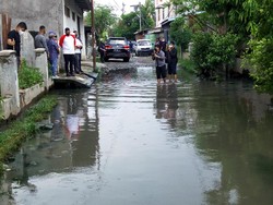 Cek Jalan Terendam Air Bertahun-tahun, Bobby Janji Perbaiki Pekan Depan