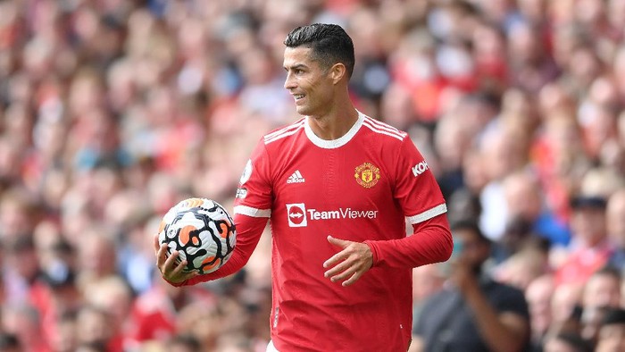 MANCHESTER, ENGLAND - SEPTEMBER 11: Cristiano Ronaldo of Manchester United reacts as he holds the match ball during the Premier League match between Manchester United and Newcastle United at Old Trafford on September 11, 2021 in Manchester, England. (Photo by Laurence Griffiths/Getty Images)