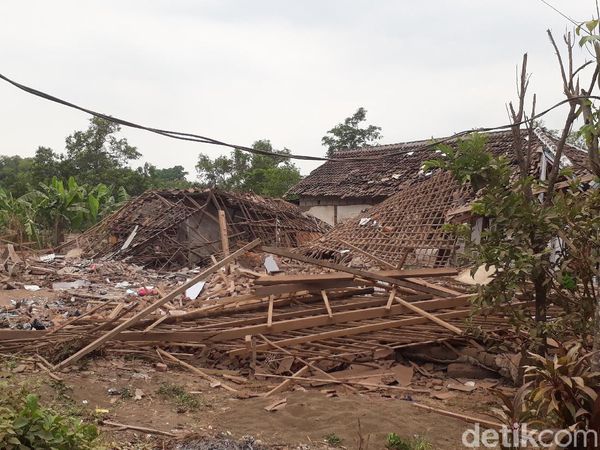 Foto-foto Terkini Rumah yang Hancur Imbas Ledakan di Pasuruan