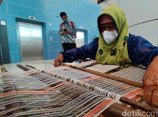 Gawat! Tenun Gadod Khas Majalengka Terancam Punah