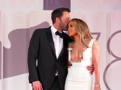 Perdana, Jennifer Lopez & Ben Affleck Umbar Peluk & Cium di Karpet Merah