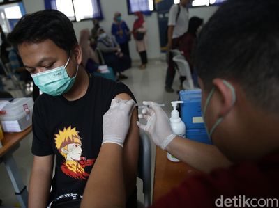 Keseruan Vaksin Massal Bareng Trans 7